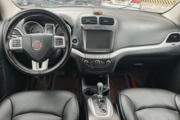 Used Fiat Freemont 2013 3.6L Intelligent All-Wheel-Drive Version Interior 3