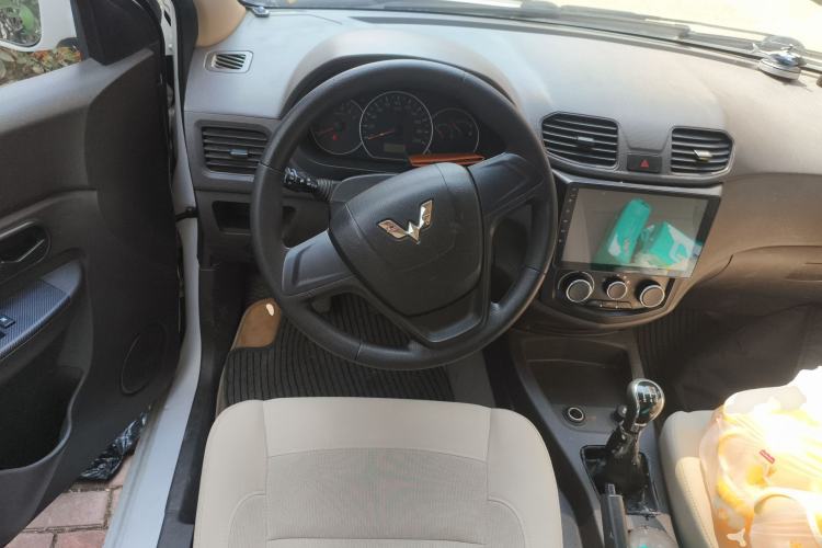 Used Wuling Hongguang 2014 1.5L S Standard Version
