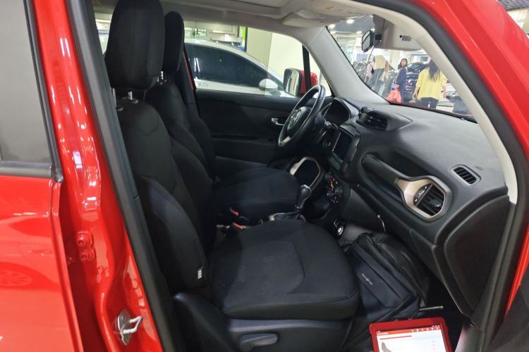 Used Jeep Renegade 2018 Connected Large Screen Version 180T Automatic Jingneng Version Right Front Seat