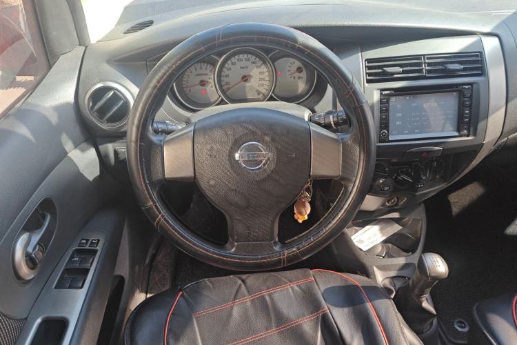 Used Nissan Livina 2010 Jingrui Edition 1.6L Manual Standard Model Steering Wheel
