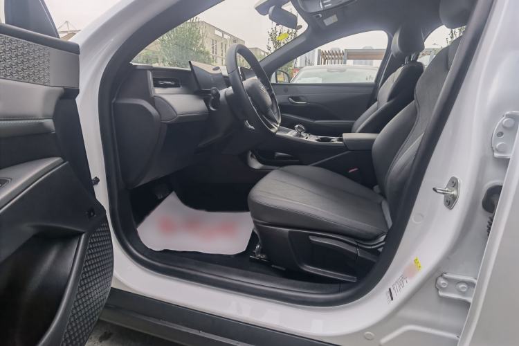 Used BYD Qin PLUS 2025 DM-i Smart Drive 55KM Leading Model Interior 1