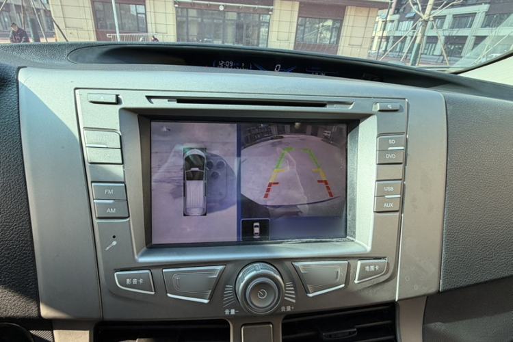 Used BYD M6 2015 2.4L Automatic Luxury Model
