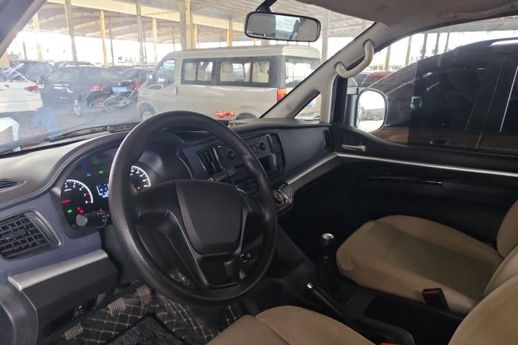 Used FORTHING Lingzhi 2023 M5L 1.6L Base Model 5 Seats Center Console