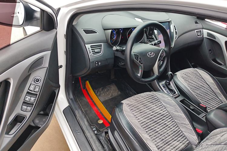 Used Hyundai Elantra (5th Generation / Langdong) 2016 1.6L Automatic Smart Version