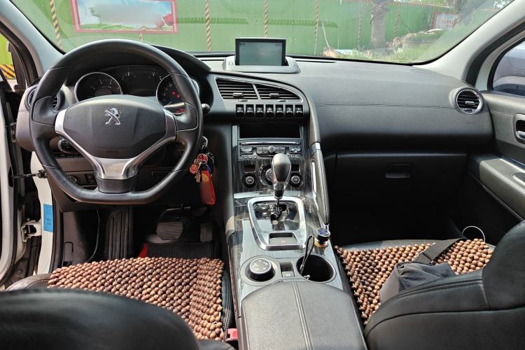 Used Peugeot 3008 2013 1.6THP Automatic Trend Edition Center Console