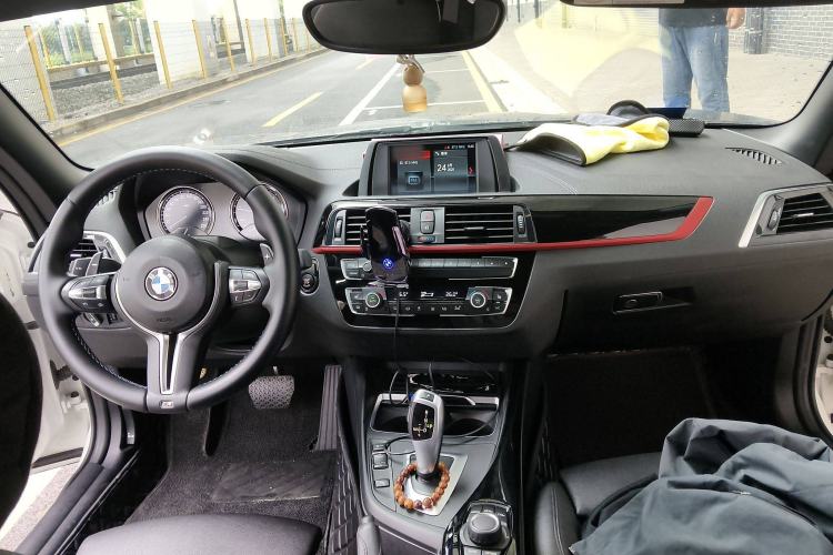 Used BMW 2 Series 2019 225i Convertible Coupe Sports Design Package Center Console