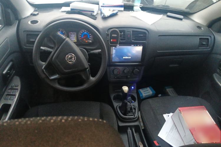 Used Dongfeng Fengon 330 2018 1.5L Manual Practical II DK15 Center Console