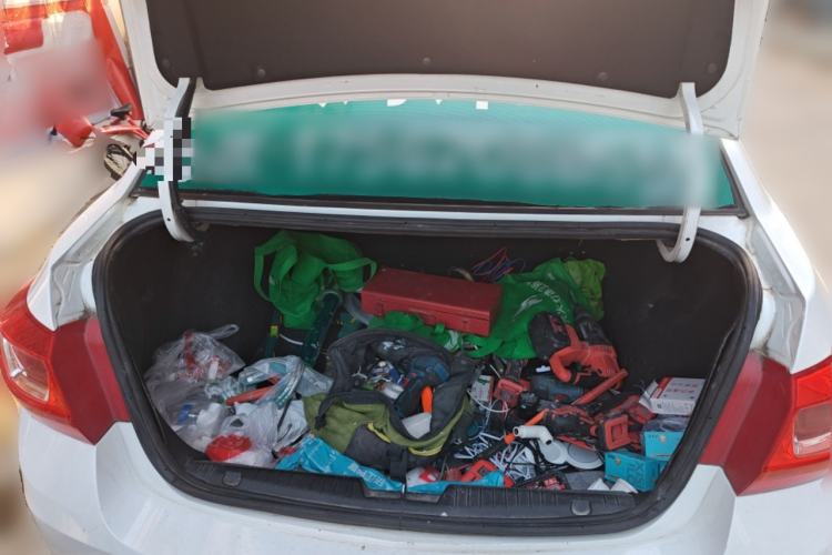 Used Chevrolet Cruze 2015 1.5L Classic SE MT Trunk