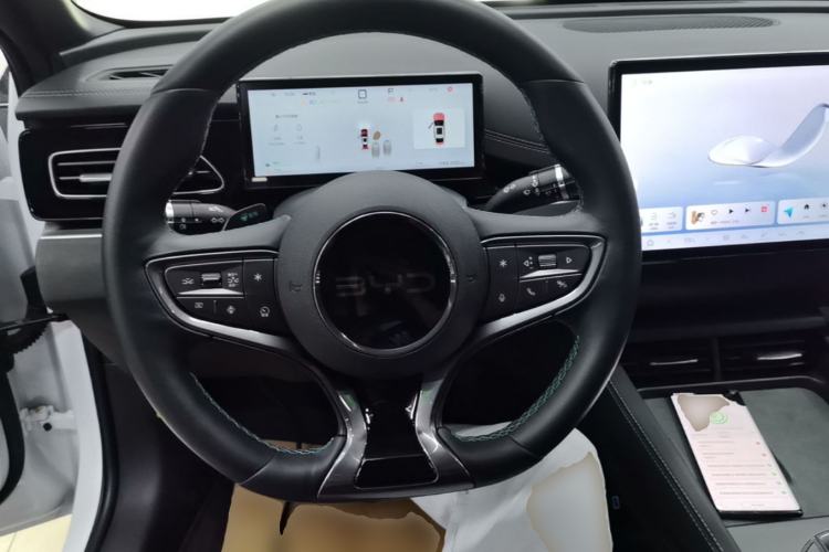 Used BYD Seal 06 New Energy 2025 DM-i Smart Drive 120KM Deluxe Model Steering Wheel