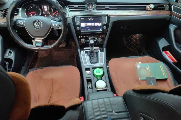 Used Volkswagen Magotan 2017 380TSI DSG Prestige Edition Center Console