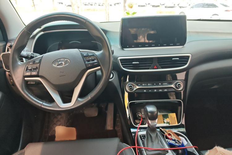 Used Hyundai Tucson 2019 280TGDi Dual-Clutch Two-Wheel Drive Fashion Edition China VI Standard Center Console