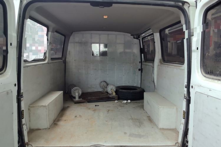 Used SAIC MAXUS Xintu V80 2019 2.5T Classic Model 6-Speed Manual – Aoyuntong Short Wheelbase Ultra-Low Roof 5/6 Seats Trunk