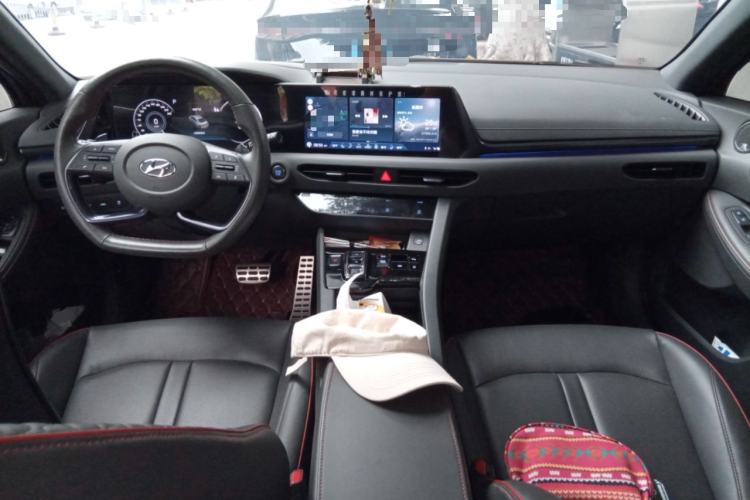 Used Hyundai Sonata 2022 380TGDi Automatic 20th Anniversary Edition Center Console