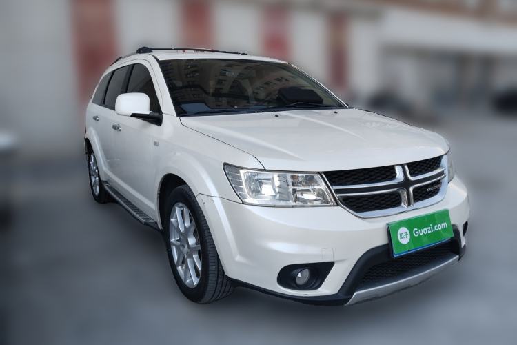 Used Dodge Journey 2013 2.4L Two-Wheel Drive Luxury Version Front Right 45 Deg