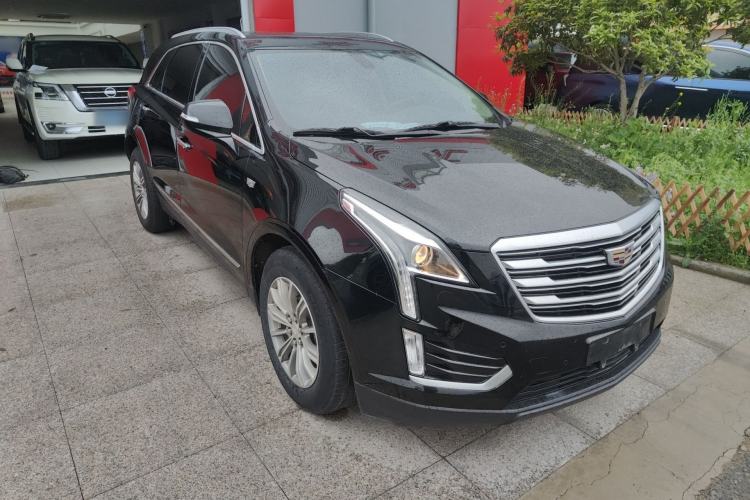 Used Cadillac XT5 2018 25T Luxury Model Front Right 45 Deg