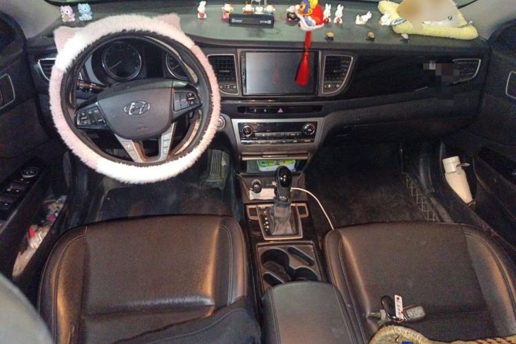 Used Hyundai Mistra 2016 1.8L Automatic Deluxe DLX Model Center Console