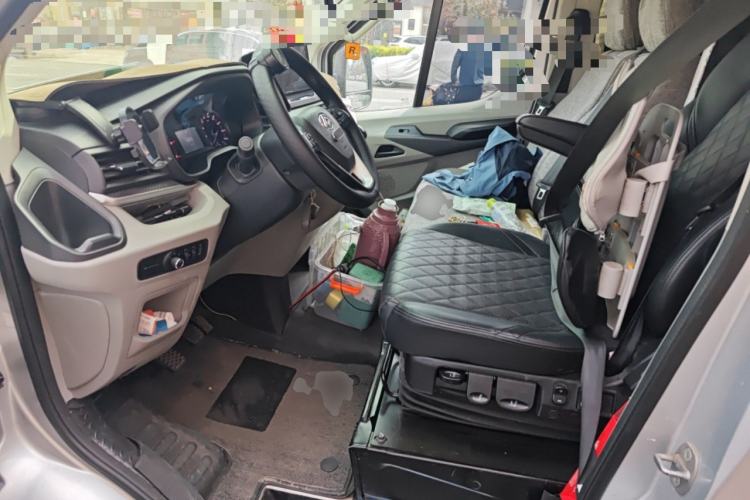 Used SAIC MAXUS Xintu V90 2021 2.0T Manual Zhiyun King Rear-Drive Single-Tire Extended-Wheelbase High-Roof 7-Seater Left Front Seat