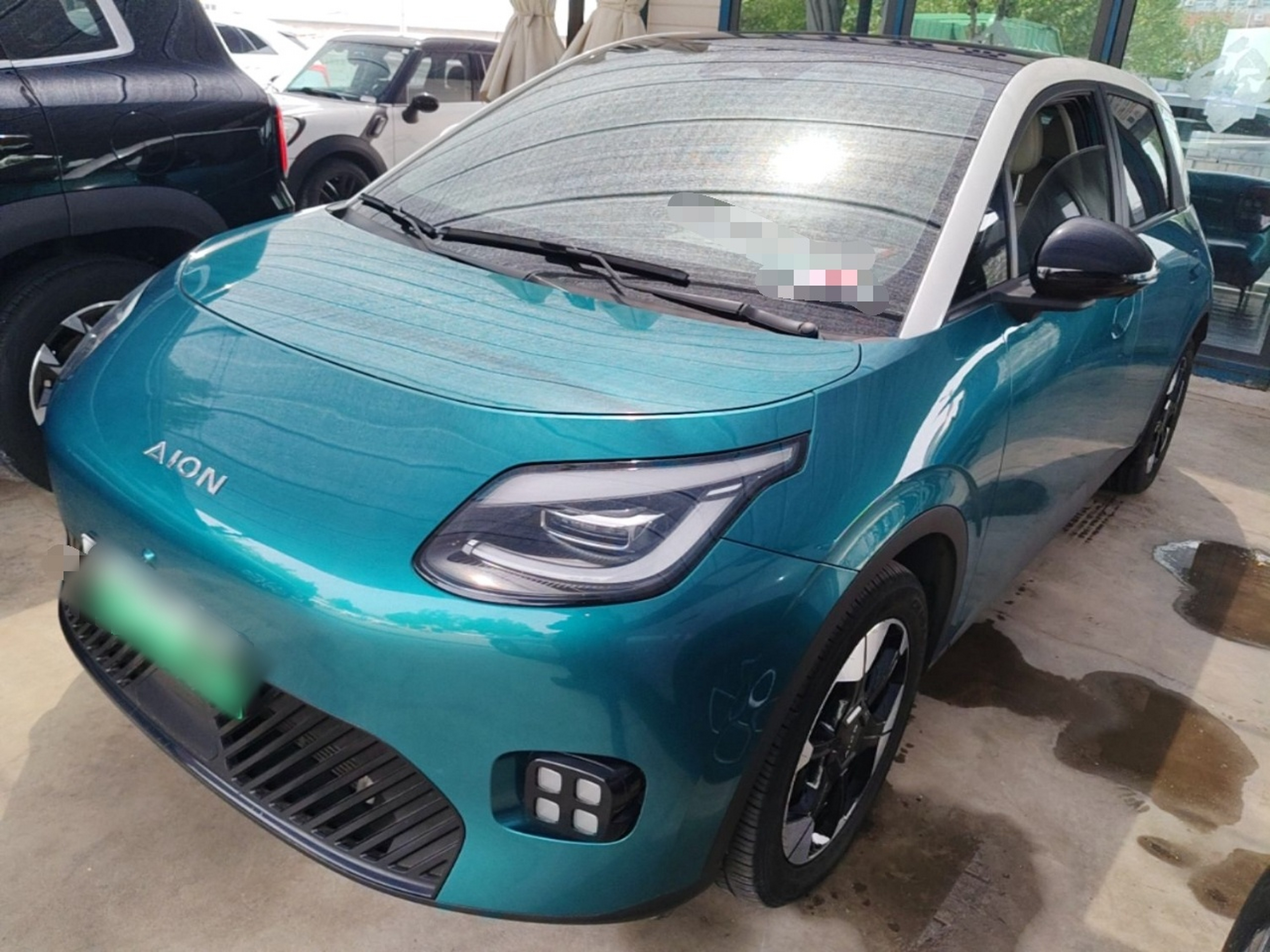 Под передней частью автомобиля