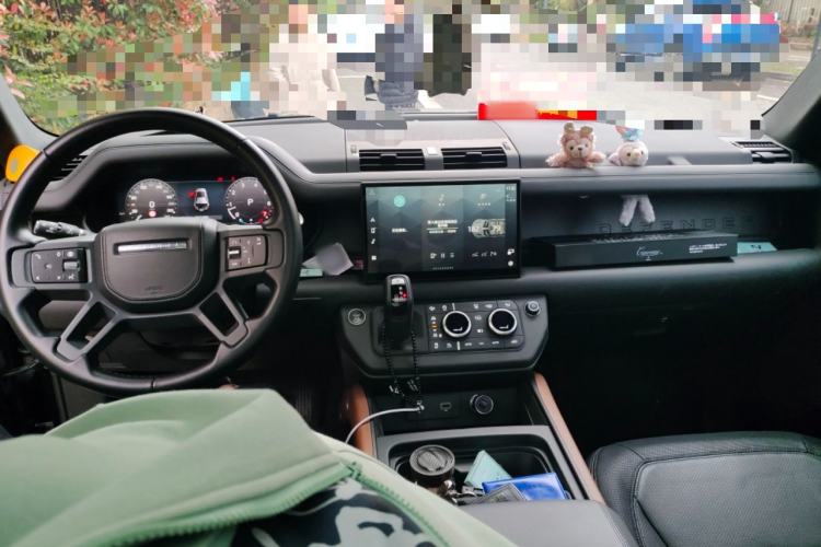 Used Land Rover Defender 2024 110 3.0T P400 X-DYNAMIC HSE Center Console