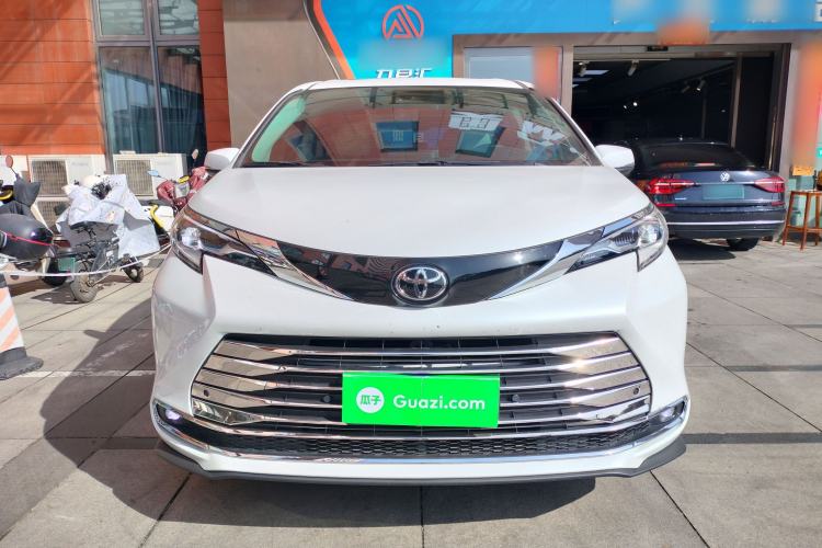 Used Toyota SIENNA 2024 2.5L Hybrid Comfort Edition Front