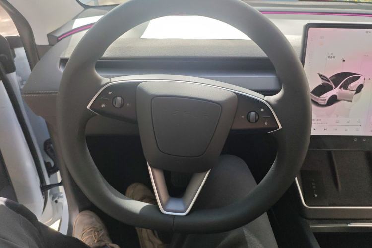 Used Tesla Model Y 2025 Rear-Wheel-Drive Version