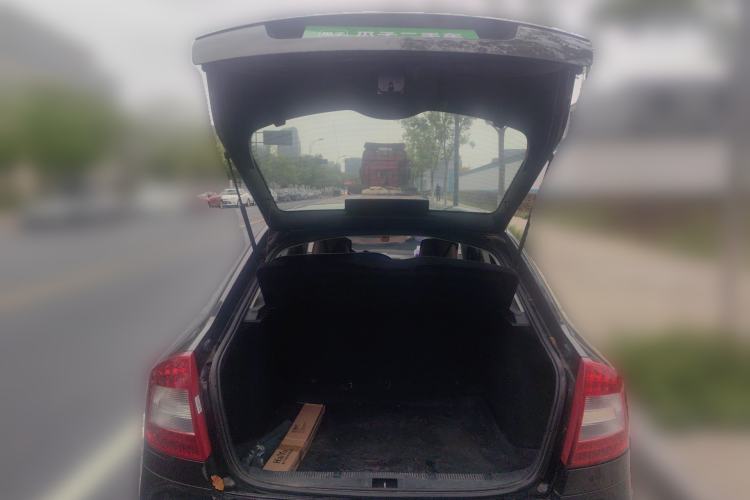 Used Skoda Octavia 2012 1.6L Manual Eado Edition Trunk