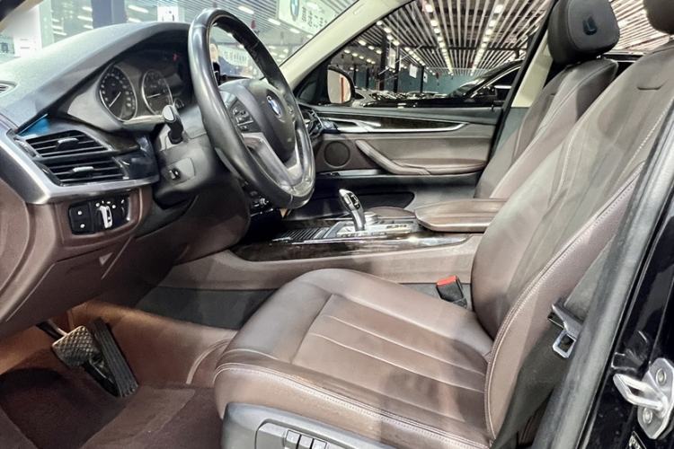 Used BMW X5 2017 xDrive28i Interior 2