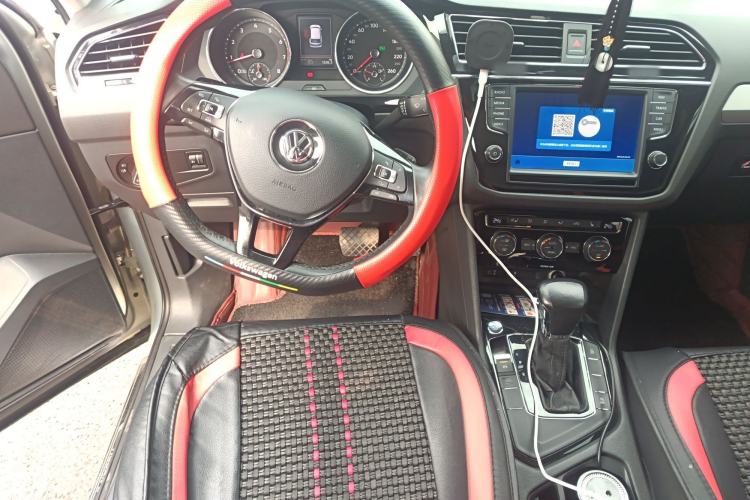 Used Volkswagen Tiguan L 2017 330TSI Automatic Two-Wheel Drive Luxury Edition Steering Wheel