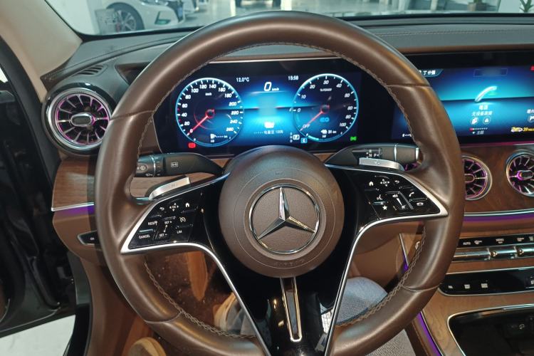 Used Mercedes-Benz E-Class New Energy 2022 Second Facelift E 350 e L Plug-in Hybrid Sports Sedan Steering Wheel