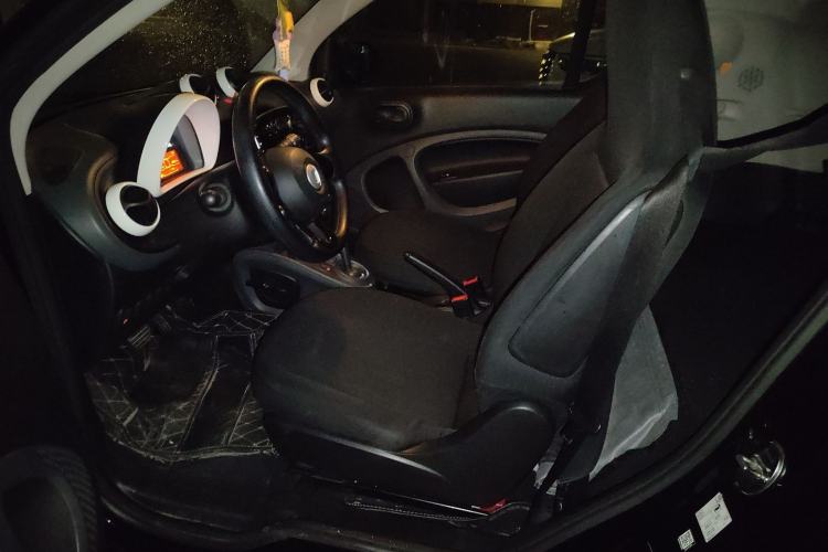 Used smart fortwo 2015 1.0L 52 kW hardtop Dynamic version