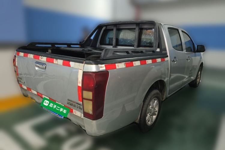 Used Isuzu D-MAX 2015 2.5T Two-Wheel Drive Manual Base Version 4JK1
