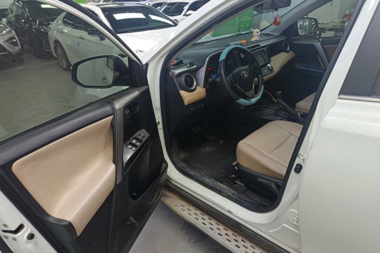 Used Toyota RAV4 2016 2.0L CVT Two-Wheel Drive Fashion Edition China V Standard