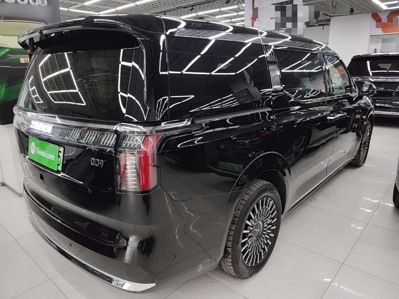 Zeekr 009 2024 Six-Seat Executive Version 4WD 108 kWh — снимка 6