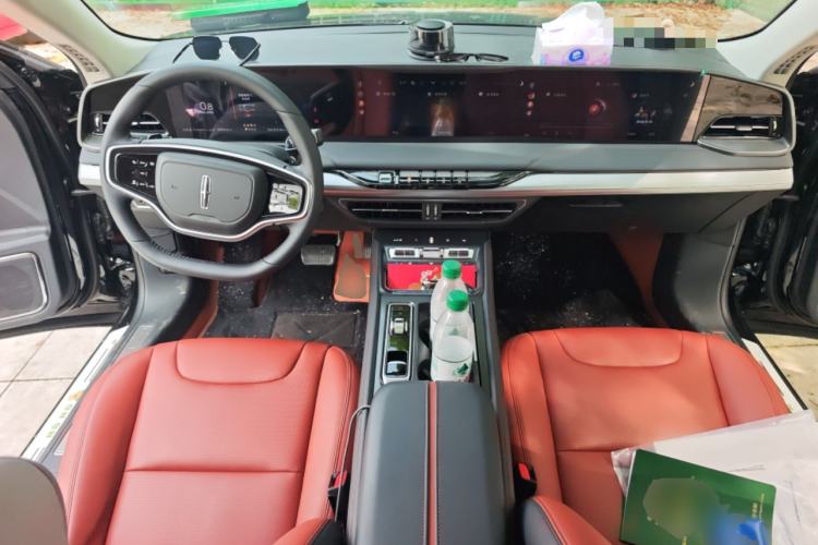 Used Lincoln Z 2025 2.0T Prestige Edition Center Console