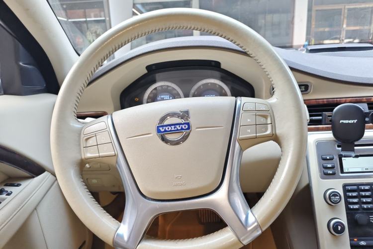 Used Volvo S80L 2010 2.5T Zhiya Edition
