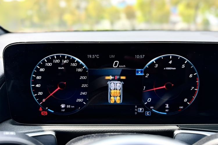 Used Mercedes-Benz GLB 2022 Second Facelift GLB 200 Fashion Edition Instrument Cluster