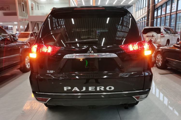 Used Mitsubishi Pajero Sport 2013 3.0L Automatic Two-Wheel Drive Luxury Edition
