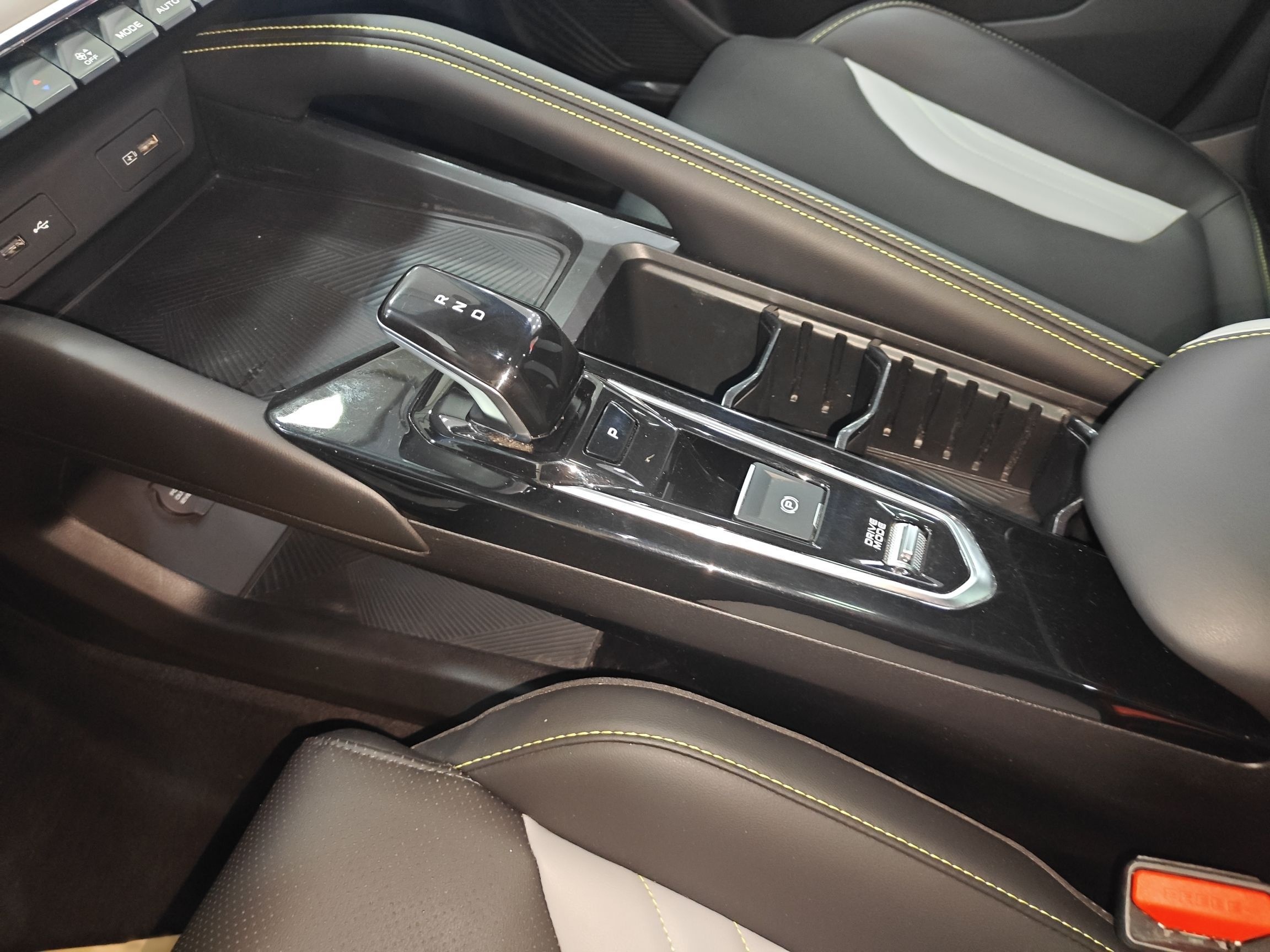 Geely Auto Coolray 2023 Bin Yue COOL 1.5TD DCT Champion Edition — снимка 11