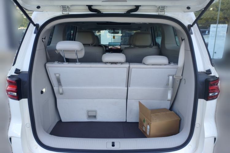 Used Roewe iMAX8 New Energy 2025 1.5T DMH Lu Zun Deluxe Edition Trunk