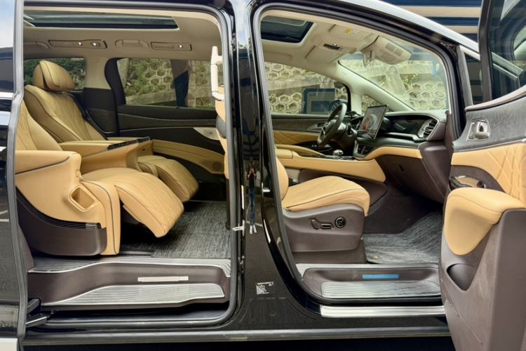 Used Denza D9 2025 EV Intelligent Driving Edition 620 Luxury Model
