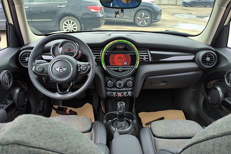 Used MINI 2019 1.5T COOPER Classic Edition Five-Door Version Center Console