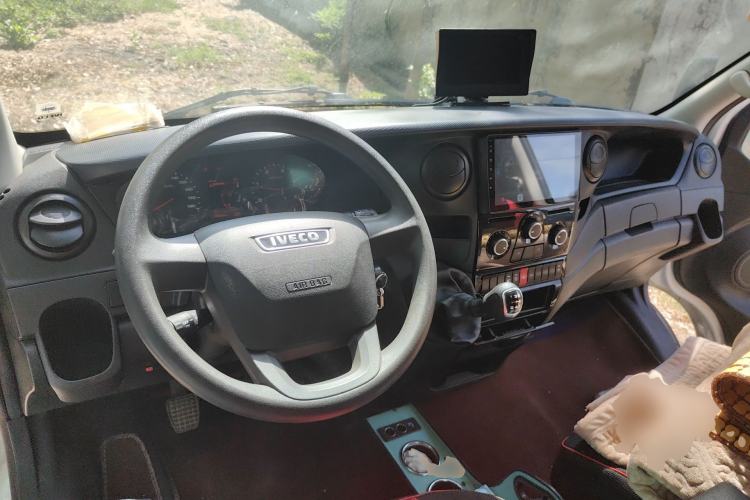Used Iveco Eurocargo 2021 2.0T Manual - Yunrui Long Wheelbase Short Overhang High Roof Manual Doors – F1A Center Console