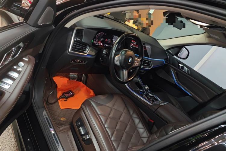 Used BMW X5 2022 xDrive 30Li Luxury M Sport Package
