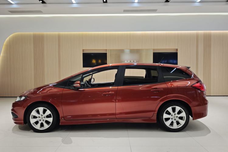 Used Honda Jade 2013 1.8L automatic Comfort version 5 seats Exterior 2