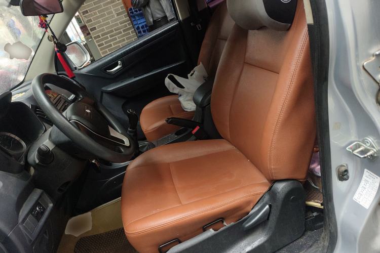 Used Isuzu JLM 2017 2.0T Two-Wheel Drive Advanced Version 4K21D4T Left Front Seat