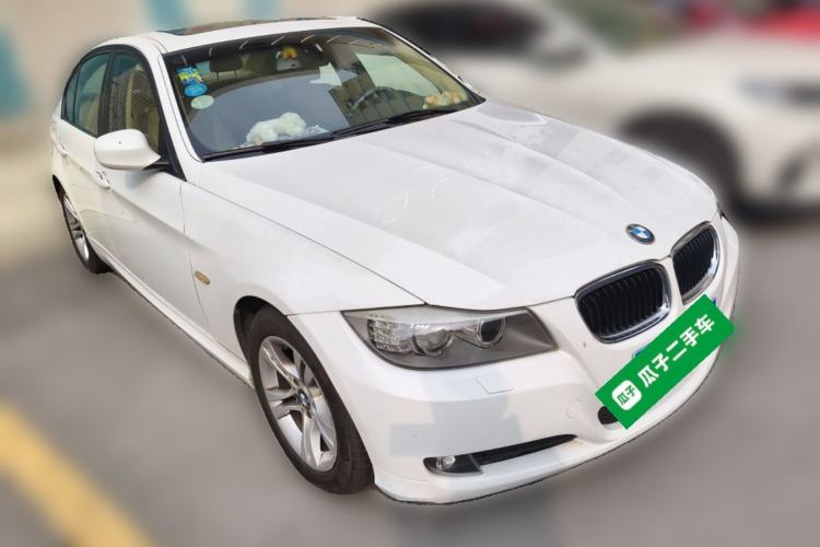 Used BMW 3 Series 2010 320i Luxury Model Front Right 45 Deg