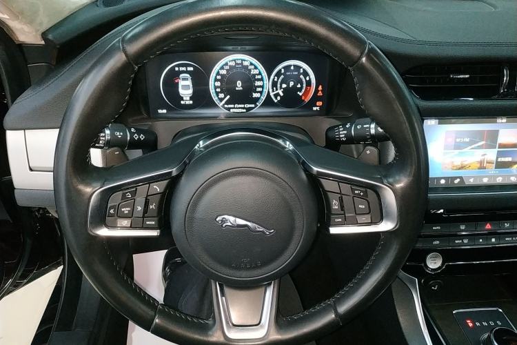 Used Jaguar XFL 2018 XFL 2.0T 250 PS Luxury Edition Steering Wheel