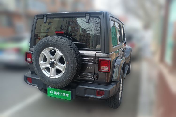 Used Jeep Wrangler 2019 2.0T Sahara Two-Door Version China VI Emission Standard