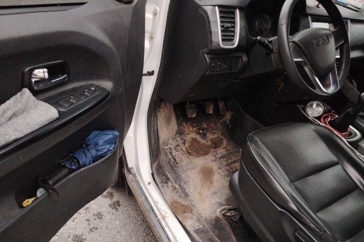 Used Jinbei Gold Hiace M Classic 2022 Panda Edition 1.5L Engineering Lion Passenger Van 6 Seats
