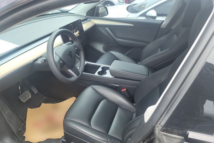 Used Tesla Model Y 2022 Rear-Wheel-Drive Version Left Front Seat